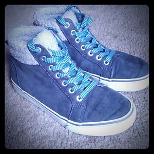 youth fur lined sneakers